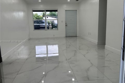Casa en alquiler en Hollywood, Florida, 3 dormitorios, 122.17 m2 № 2011913 - foto 4