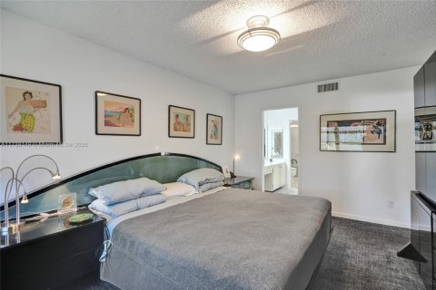 Condo in Tamarac, Florida, 2 bedrooms  № 1760799 - photo 15
