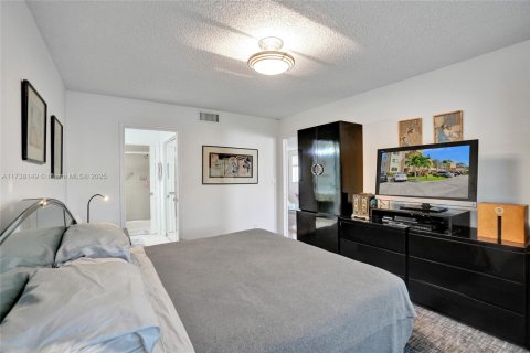 Condo in Tamarac, Florida, 2 bedrooms  № 1760799 - photo 16