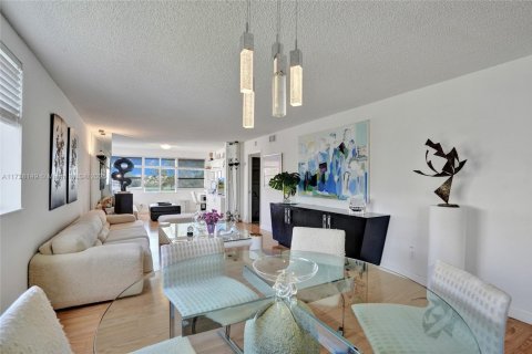 Condo in Tamarac, Florida, 2 bedrooms  № 1760799 - photo 3