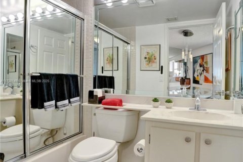 Condo in Tamarac, Florida, 2 bedrooms  № 1760799 - photo 21