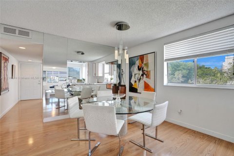 Condo in Tamarac, Florida, 2 bedrooms  № 1760799 - photo 8