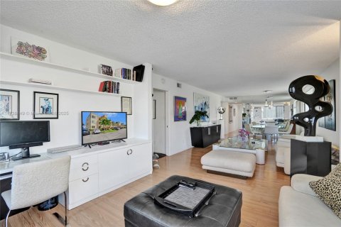 Condo in Tamarac, Florida, 2 bedrooms  № 1760799 - photo 10
