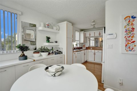 Condo in Tamarac, Florida, 2 bedrooms  № 1760799 - photo 26