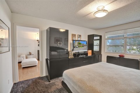 Condo in Tamarac, Florida, 2 bedrooms  № 1760799 - photo 14