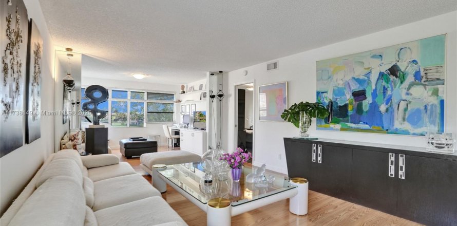 Condo in Tamarac, Florida, 2 bedrooms  № 1760799