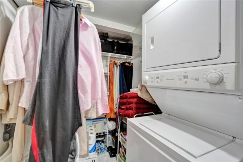Condo in Tamarac, Florida, 2 bedrooms  № 1760799 - photo 28