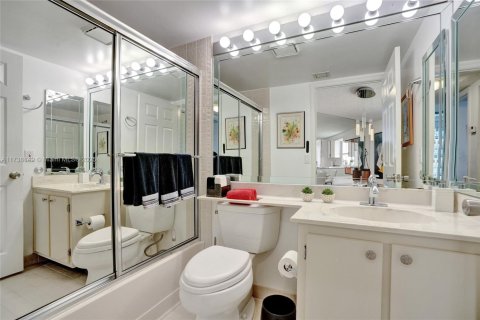 Condo in Tamarac, Florida, 2 bedrooms  № 1760799 - photo 20
