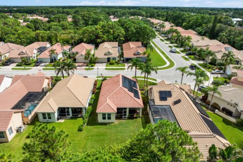 House in Port St. Lucie, Florida 3 bedrooms, 131.09 sq.m. № 2423489 - photo 6