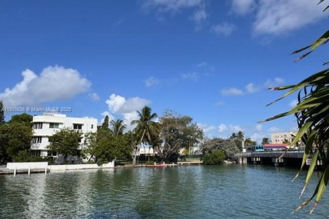 Commercial property in Miami Beach, Florida № 1752853 - photo 11
