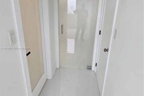 Condominio en alquiler en Miami, Florida, 3 dormitorios, 135.54 m2 № 2036551 - foto 20