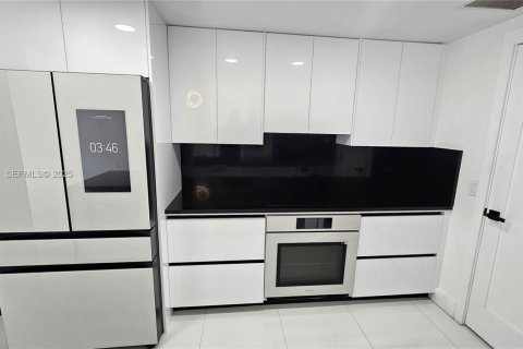 Condominio en alquiler en Miami, Florida, 3 dormitorios, 135.54 m2 № 2036551 - foto 6
