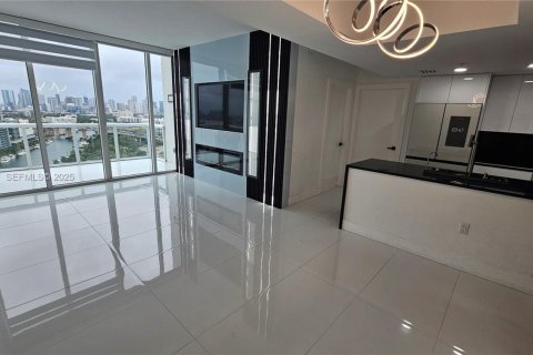 Condominio en alquiler en Miami, Florida, 3 dormitorios, 135.54 m2 № 2036551 - foto 2