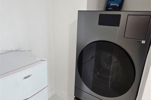 Condominio en alquiler en Miami, Florida, 3 dormitorios, 135.54 m2 № 2036551 - foto 17