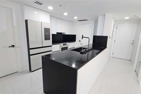 Condominio en alquiler en Miami, Florida, 3 dormitorios, 135.54 m2 № 2036551 - foto 3