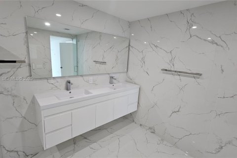 Condominio en alquiler en Miami, Florida, 3 dormitorios, 135.54 m2 № 2036551 - foto 25
