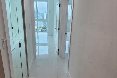 Condominio en alquiler en Miami, Florida, 3 dormitorios, 135.54 m2 № 2036551 - foto 16