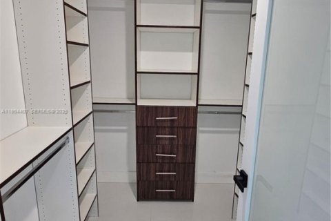 Condominio en alquiler en Miami, Florida, 3 dormitorios, 135.54 m2 № 2036551 - foto 19