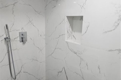 Condominio en alquiler en Miami, Florida, 3 dormitorios, 135.54 m2 № 2036551 - foto 22
