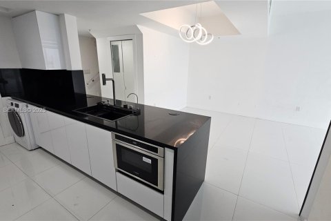 Condominio en alquiler en Miami, Florida, 3 dormitorios, 135.54 m2 № 2036551 - foto 8