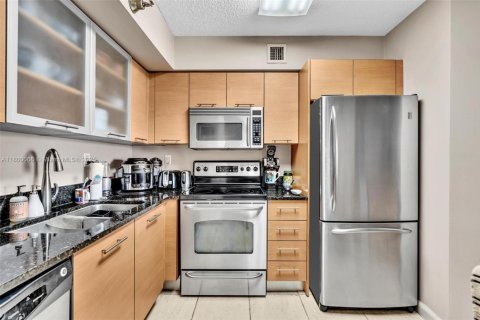 Condo in Aventura, Florida, 1 bedroom  № 1684279 - photo 17