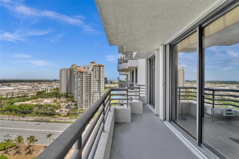 Condo in Aventura, Florida, 1 bedroom  № 1684279 - photo 2