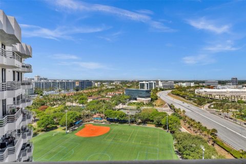 Condo in Aventura, Florida, 1 bedroom  № 1684279 - photo 21