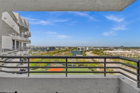 Condo in Aventura, Florida, 1 bedroom  № 1684279 - photo 1