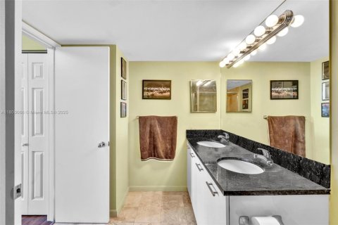 Condo in Aventura, Florida, 1 bedroom  № 1684279 - photo 28
