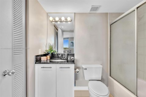 Condo in Aventura, Florida, 1 bedroom  № 1684279 - photo 14