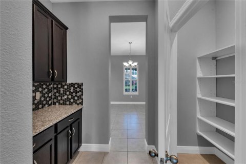House in Orlando, Florida 6 bedrooms, 503.81 sq.m. № 1716784 - photo 14