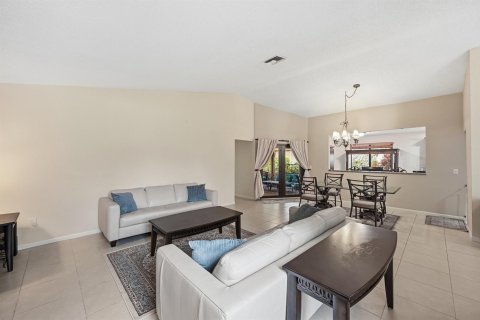 House in Delray Beach, Florida 2 bedrooms, 128.95 sq.m. № 2182980 - photo 8