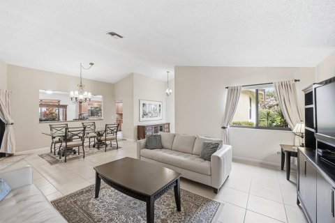 House in Delray Beach, Florida 2 bedrooms, 128.95 sq.m. № 2182980 - photo 6