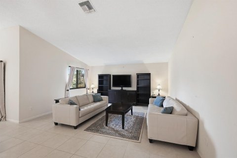 House in Delray Beach, Florida 2 bedrooms, 128.95 sq.m. № 2182980 - photo 7