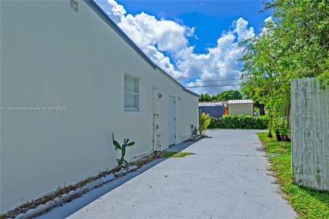 House in Miami Gardens, Florida 4 bedrooms, 152.64 sq.m. № 1933389 - photo 19
