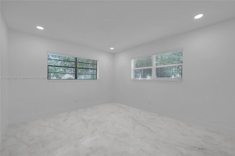 House in Miami Gardens, Florida 4 bedrooms, 152.64 sq.m. № 1933389 - photo 14