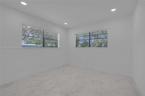 House in Miami Gardens, Florida 4 bedrooms, 152.64 sq.m. № 1933389 - photo 13