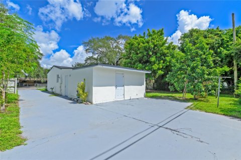 House in Miami Gardens, Florida 4 bedrooms, 152.64 sq.m. № 1933389 - photo 20
