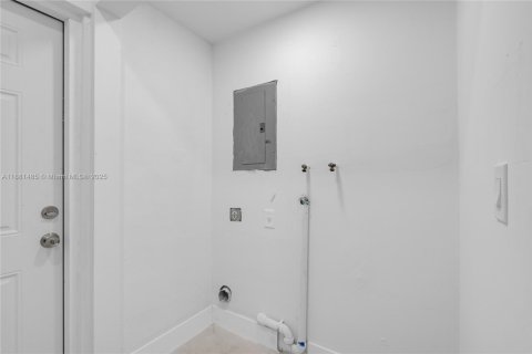 House in Miami Gardens, Florida 4 bedrooms, 152.64 sq.m. № 1933389 - photo 10