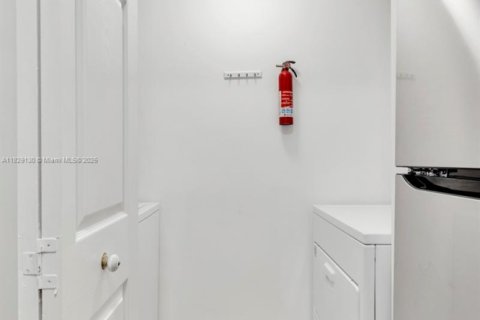 Condominio en venta en Sunny Isles Beach, Florida, 2 dormitorios, 95.13 m2 № 1978725 - foto 14