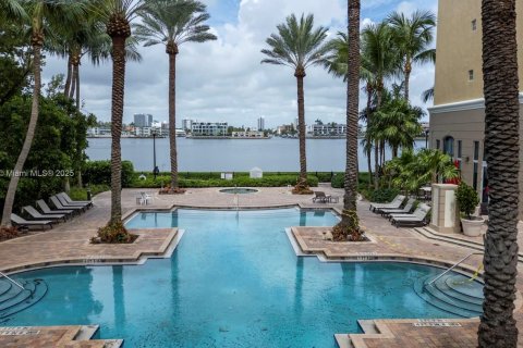 Condominio en venta en Sunny Isles Beach, Florida, 2 dormitorios, 95.13 m2 № 1978725 - foto 28