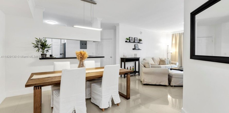 Condominio en Sunny Isles Beach, Florida, 2 dormitorios  № 1978725