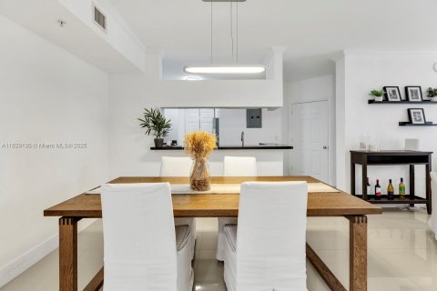 Condominio en venta en Sunny Isles Beach, Florida, 2 dormitorios, 95.13 m2 № 1978725 - foto 8