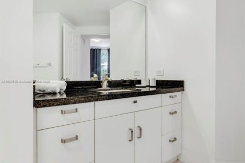 Condominio en venta en Sunny Isles Beach, Florida, 2 dormitorios, 95.13 m2 № 1978725 - foto 21