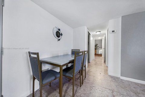 Condo in Sunny Isles Beach, Florida, 1 bedroom  № 1972086 - photo 21