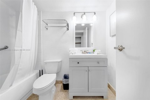 Condo in Sunny Isles Beach, Florida, 1 bedroom  № 1972086 - photo 14