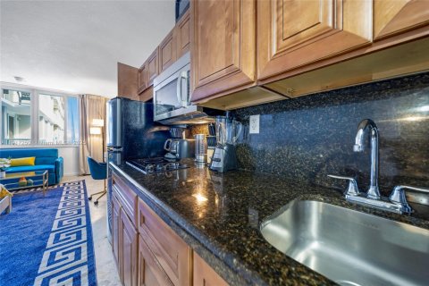 Condo in Sunny Isles Beach, Florida, 1 bedroom  № 1972086 - photo 5