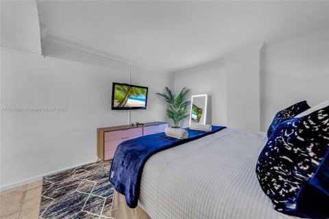 Condo in Sunny Isles Beach, Florida, 1 bedroom  № 1972086 - photo 19