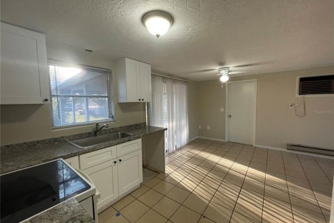 Casa en alquiler en Beverly Hills, Florida, 2 dormitorios, 82.5 m2 № 2347282 - foto 5