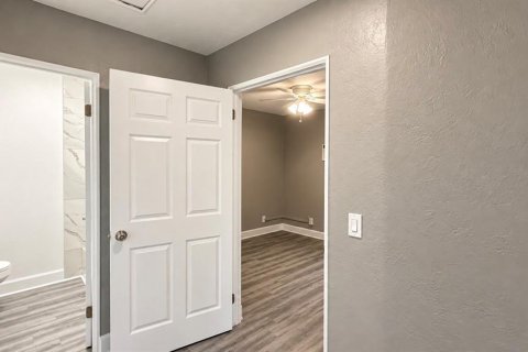 Immobilier commercial à vendre à Saint Petersburg, Floride: 4 chambres, 118.54 m2 № 2434620 - photo 9